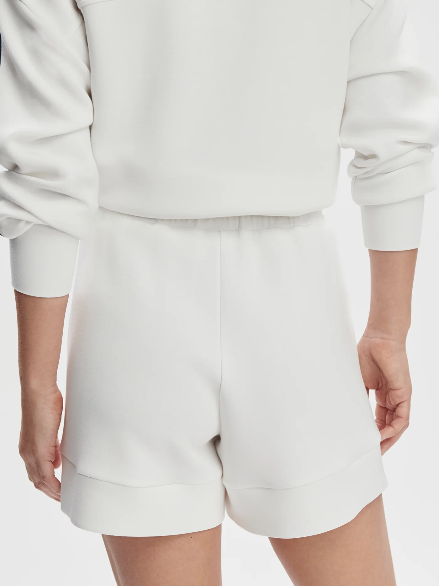 Barnes High Rise Short 4.5 - Image 11