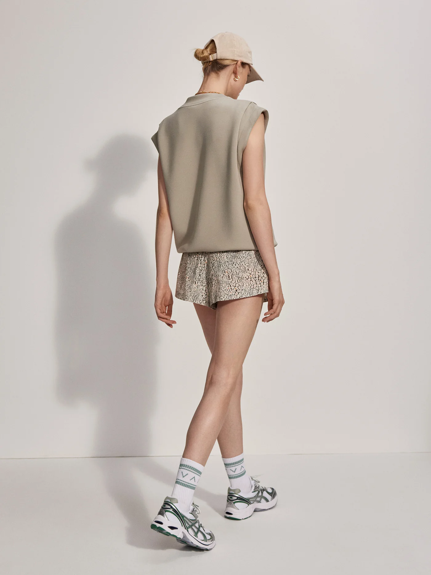 Otis Sleeveless Sweat - Image 11